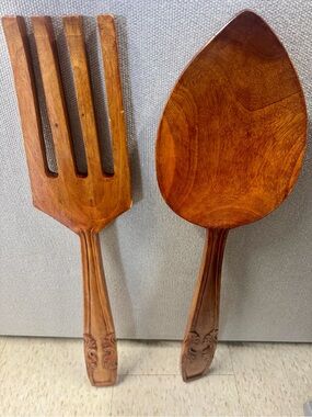 VTG Large 29 inch Hand Carved Wooden Fork & Spoon Set Wall Decor